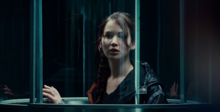 Tenemos una nueva imagen de “Los Juegos del Hambre“, en el cual podemos ver a Katniss dentro del tubo de cristal de la lanzadera antes de empezar los Juegos ^^
