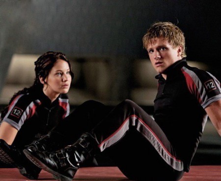 En un scan de la revista Total Film, apareció una nueva imagen de Katniss y Peeta en “Los Juegos del Hambre“. Hoy, os la dejamos en mejor calidad que la que ha sido vista hasta ahora. Esperamos poder tenerla pronto como el still oficial ^^